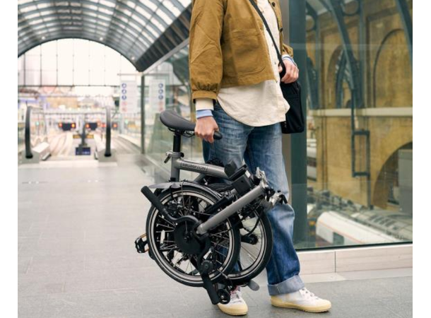 Brompton H4R Sammenleggbar EL-Sykkel Titan bakramme,4 gir,15,9kg, Black Met 
