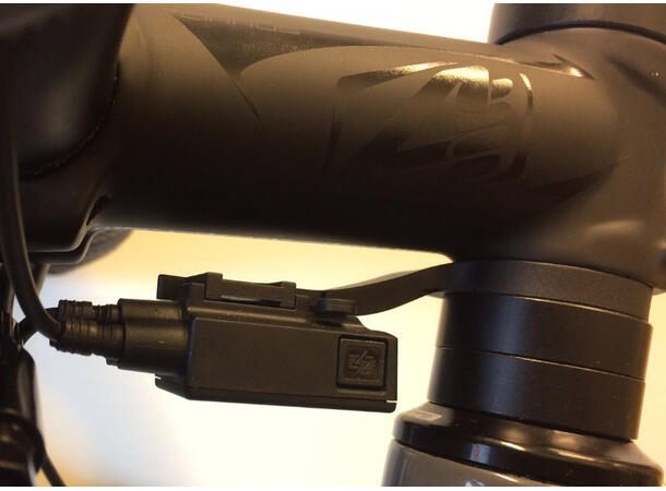SPACER 5MM MED FESTE TIL DI2 INTERFACE 